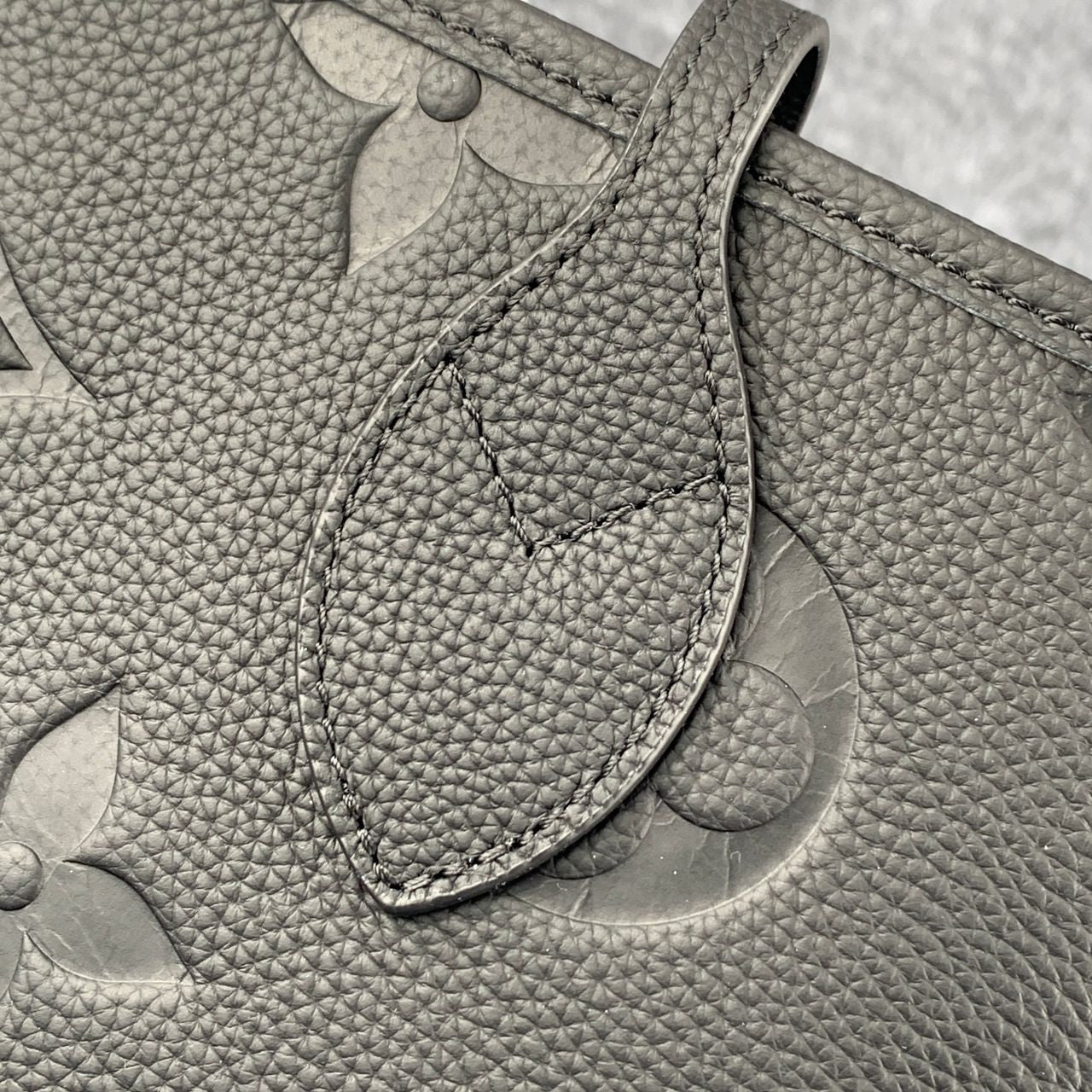 LV Neverfull MM (31 x 28 x 14 cm)